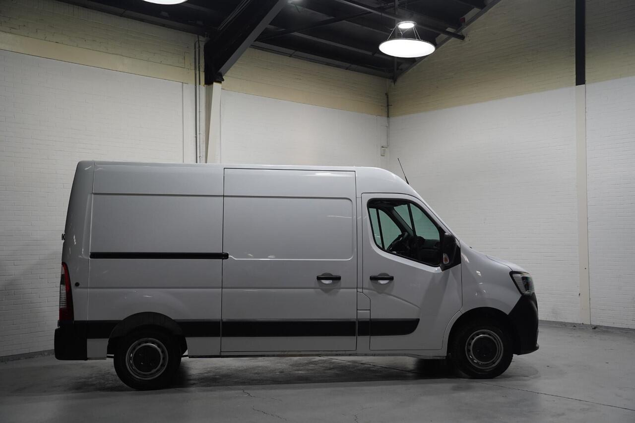 Renault MASTER 2.3 dCi 135 L2H2 Comfort Airco, Apple Carplay Navi, PDC achter, 3-Zits