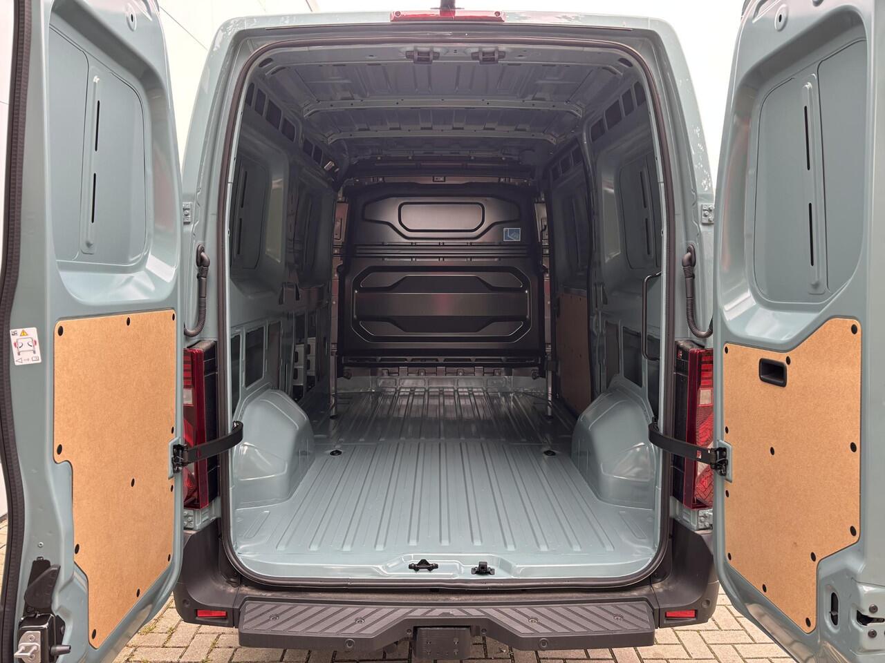 Renault MASTER T35 2.0 dCi 130 L2H2 Advance / Rijklaar ¤ 36.990 Excl. BTW / Direct leverbaar /