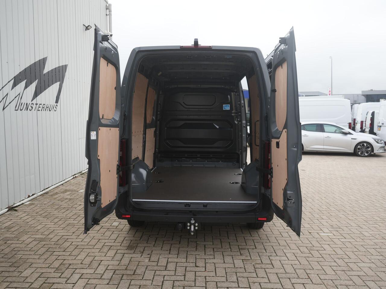 Renault MASTER T35 2.0 dCi 170 L2H2 Extra - Occasion Lease vanaf ¤649 p/m - VOORRAADVOORDEEL - 170 PK! - Trekhaak - Laadruimtebetimmering - All Seasonbanden - Achteruitrijcamera - Stoelverwarming - Cruise Control - Trekhaak