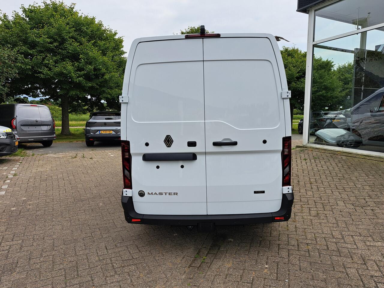Renault MASTER E-Tech T35 L2H2 Extra long range 87 kWh | 22kW AC en 130kW DC laden | Navigatie | Camera | NIEUW UIT VOORRAAD LEVERBAAR |