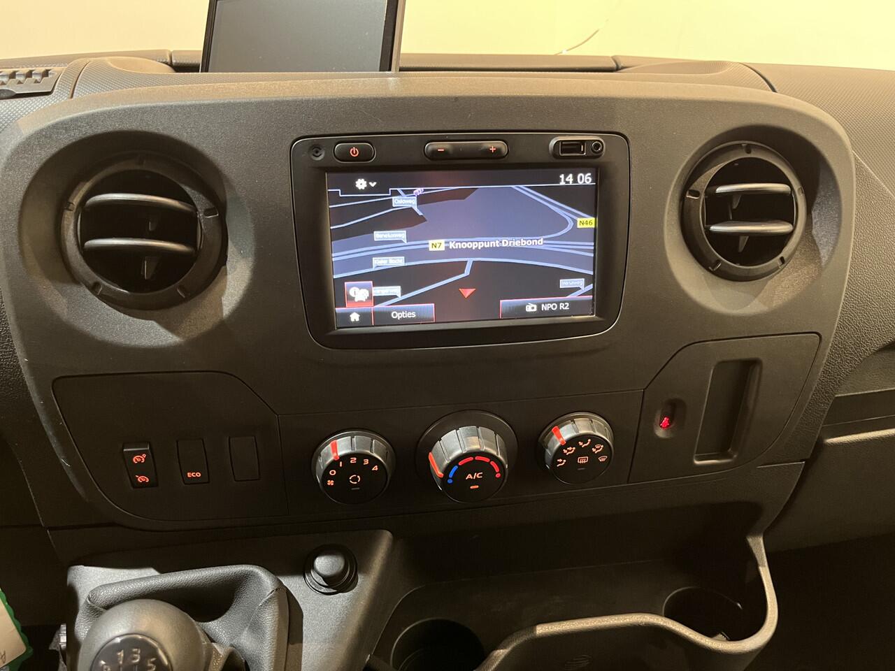 Renault MASTER 2.3 dCi L1H2 130 PK Servicebus / Modul-System Inrichting / Euro 6 / Airco / Cruise Control / Camera / Navigatie / Trekhaak / 73.900 KM !!