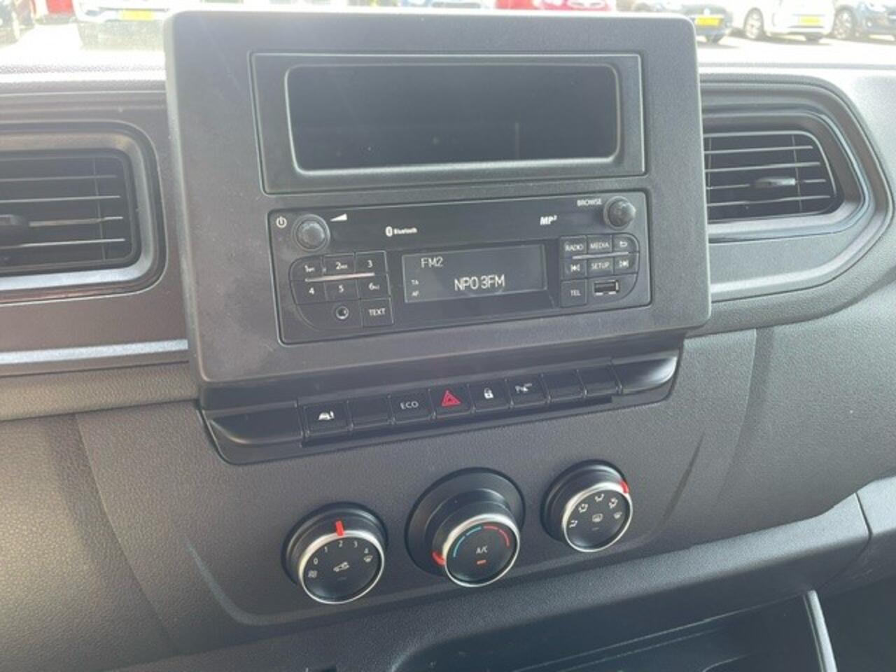 Renault MASTER 2.3 dCi 135 L2H2 Comfort ( Nissan Interstar) Airco, Cruise Control, Parkeersensoren, Radio, Blue Tooth, Laadruimte betimmering en vloer