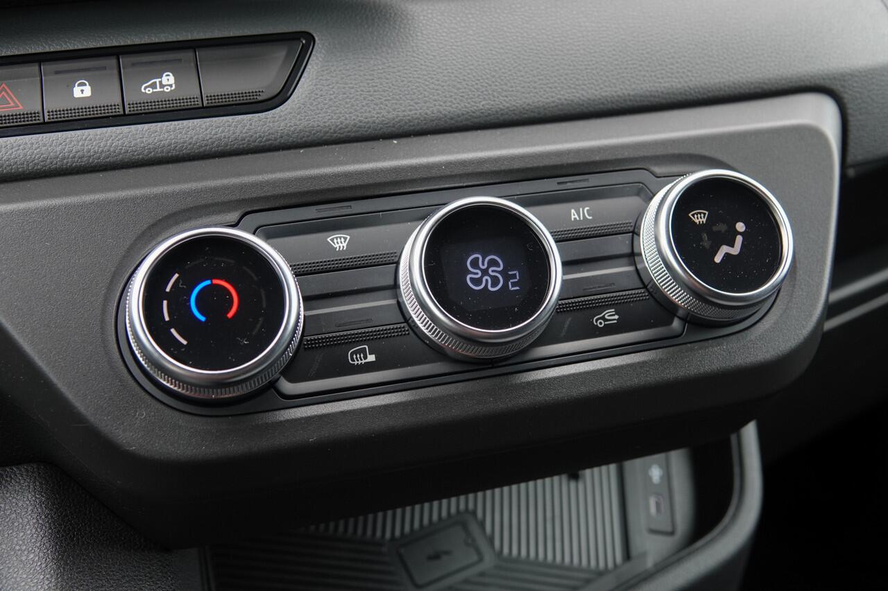 Renault MASTER T35 | L2H2 | 2.0Dci 150Pk | Stoel-Bank | Parkeersensoren | Laadruimte betimmering | LED