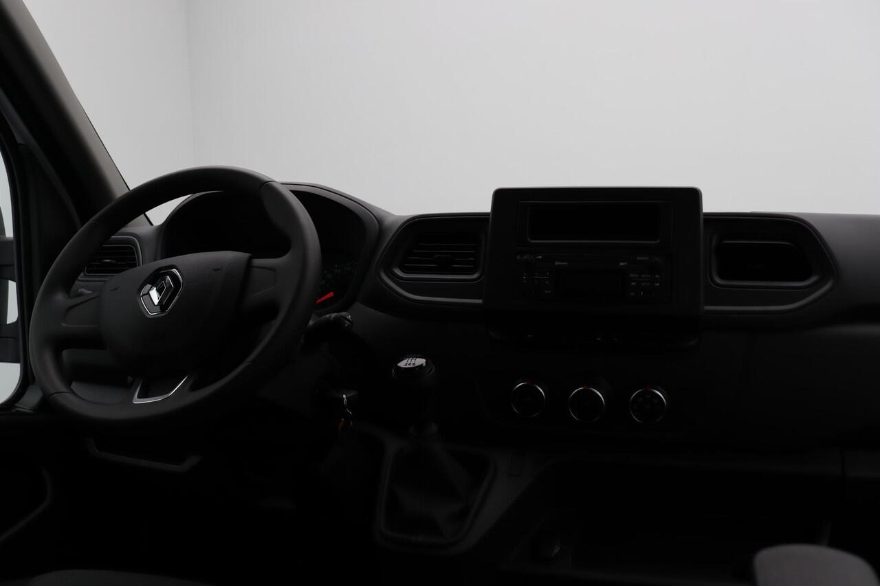 Renault MASTER T35 2.3 dCi 135 L3H2 DC Comfort | 6 persoons | Trekhaak | laadruimte betimmering | Achteruitrijcamera | Airco | Direct rijden |