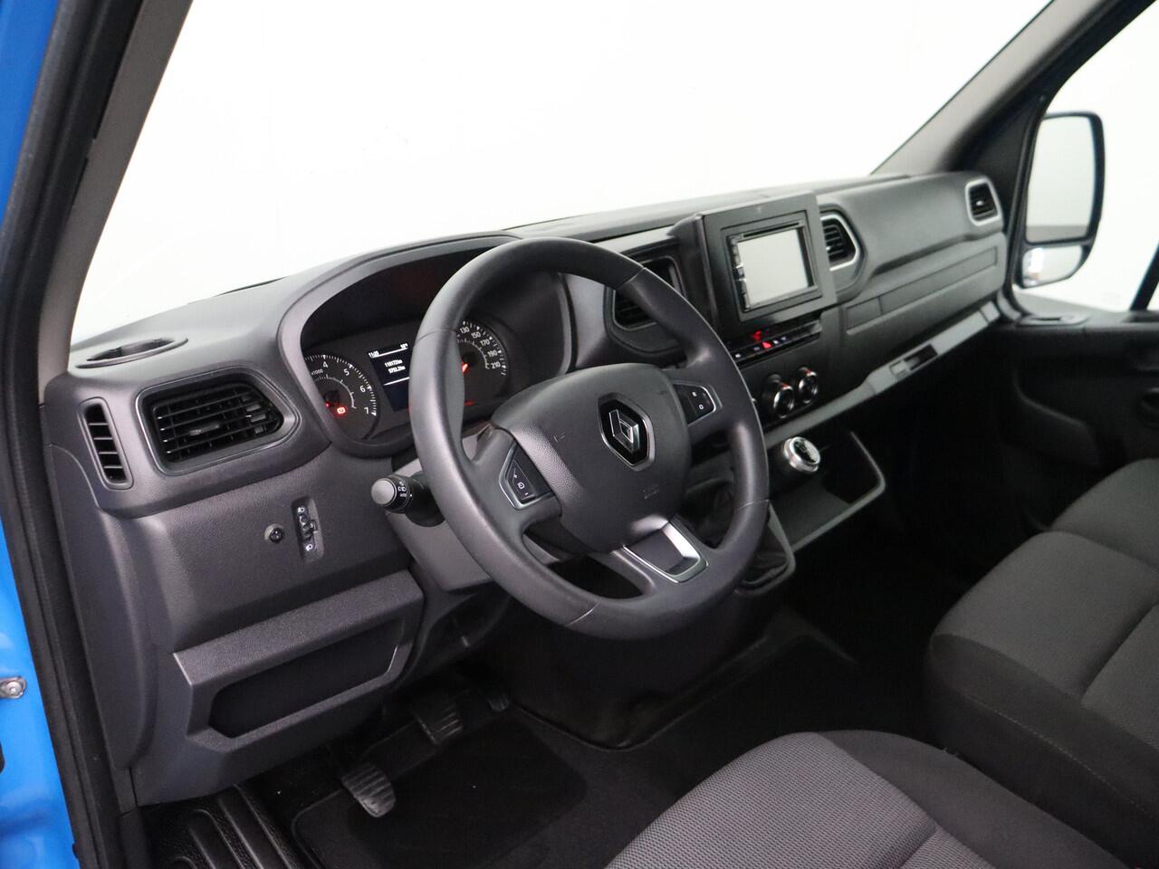 Renault MASTER 2.3DCI 135PK L3H2 | Maxi | Kastinrichting | Imperiaal | Navigatie | Camera | 3-Persoons | Cruise | Airco