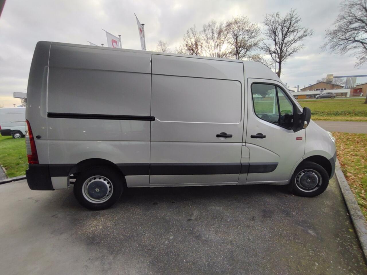 Renault MASTER T35 2.3 dCi L2H2 | WERKPLAATS