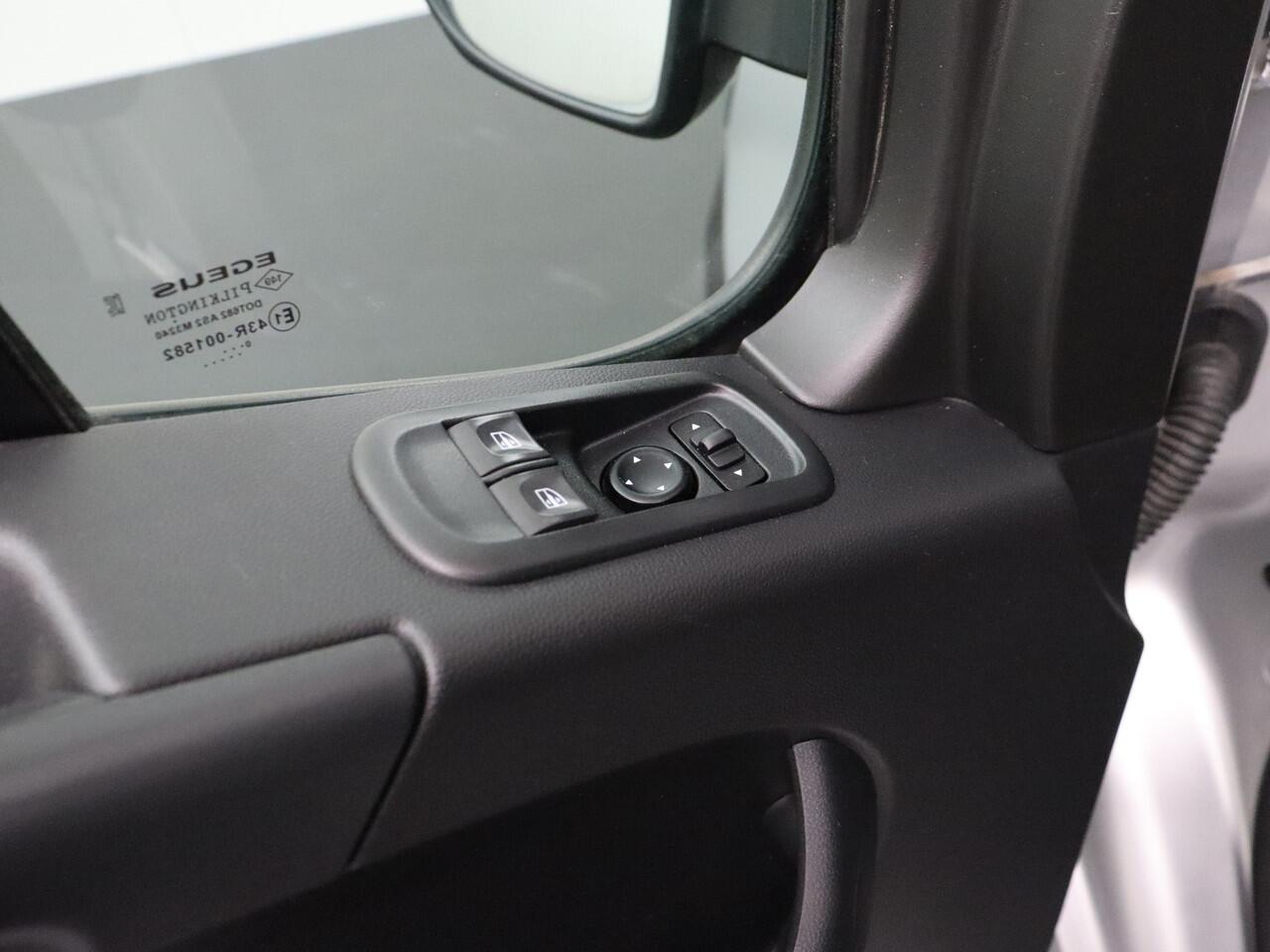 Renault MASTER 2.3 dCi 180PK L2H2 Dubbele Cabine | 2xSchuifdeur | Navigatie | Camera | Trekhaak | Airco | Cruise