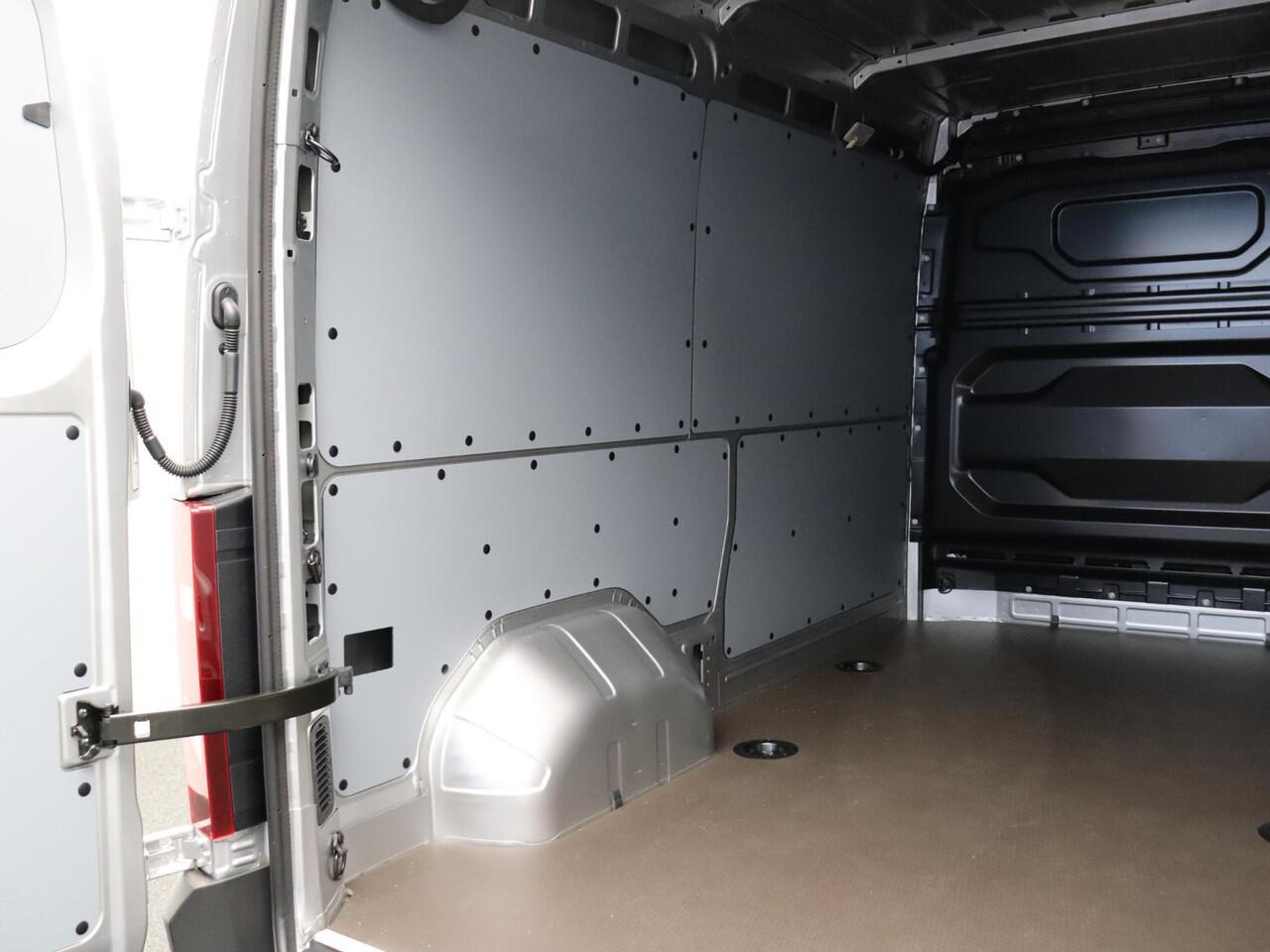 Renault MASTER T35 2.0 dCi 130pk L2H2 Advance | Laadruimtepakket | Trekhaak | Achteruitrijcamera |