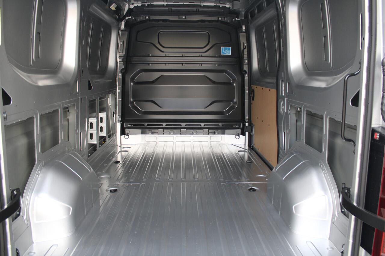 Renault MASTER T35 2.0 dCi 170pk L2H2 Extra - Navigatie - Camera - 270 gr deuren - Parkeersensoren - Draadloos laden - Rijklaar