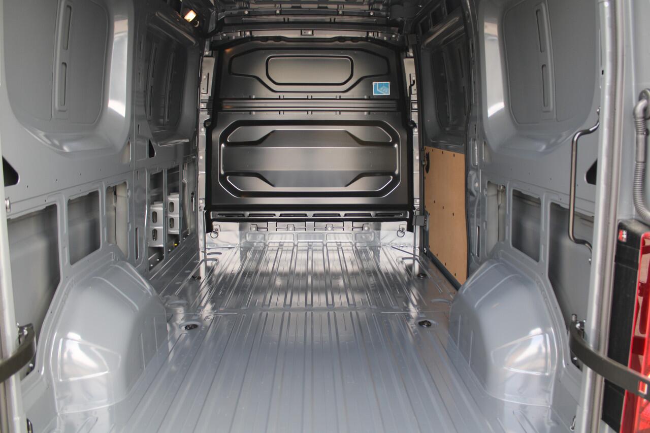 Renault MASTER T35 2.0 dCi 170pk L2H2 Extra - Navigatie - Camera - 270 gr deuren - Parkeersensoren - Draadloos laden - Rijklaar