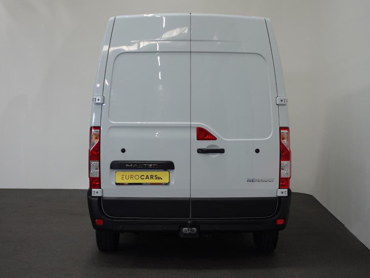 Renault MASTER T33 2.3 dCi 135 L2H2 BPM VRIJ ! Airco Cruise control Parkeersensoren Navigatie Trekhaak