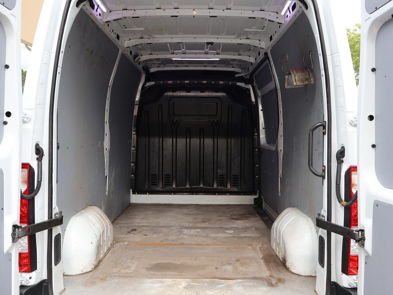 Renault MASTER T35 2.3 DCI 135 L2H2 COMFORT + APPLE CARPLAY | NAVIGATIE | CRUISE | DAB+