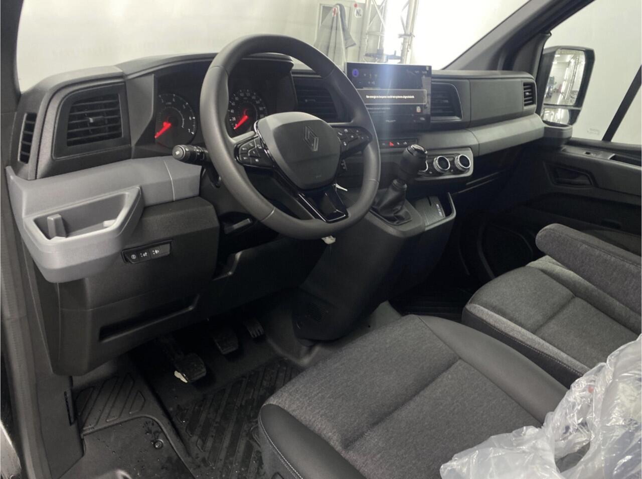 Renault MASTER T35 2.0 dCi 130 L2H2 Advance Stoelverwarming / Laadruimte betimmering / Trekhaak / All season