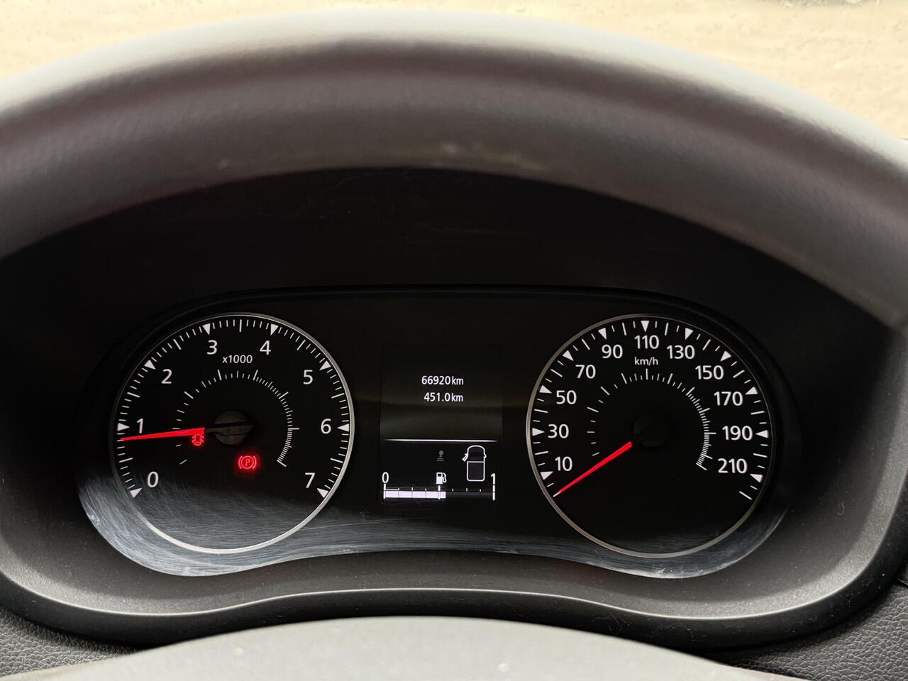 Renault MASTER T33 2.3 dCi 135 L2H2 Comfort | Trekhaak | Navigatie | DAB | Airco | Parkeersensoren | BT-Telefoonfunctie |