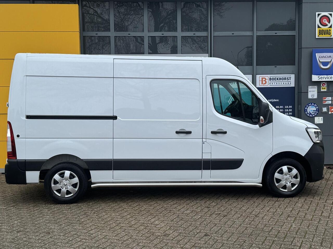 Renault MASTER T35 2.3 dCi 135 L2H2 Work Edition | Navigatie | Trekhaak | Achteruitrijcamera |