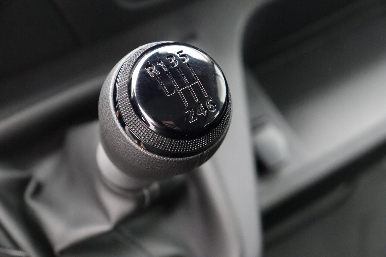 Renault MASTER T35 2.3 dCi 135 L3H2 DC Comfort | 6 persoons | Trekhaak | laadruimte betimmering | Achteruitrijcamera | Airco | Direct rijden |