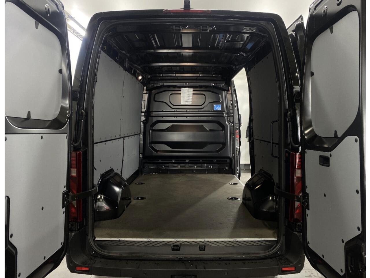 Renault MASTER T35 2.0 dCi 130 L2H2 Advance Stoelverwarming / Laadruimte betimmering / Trekhaak / All season
