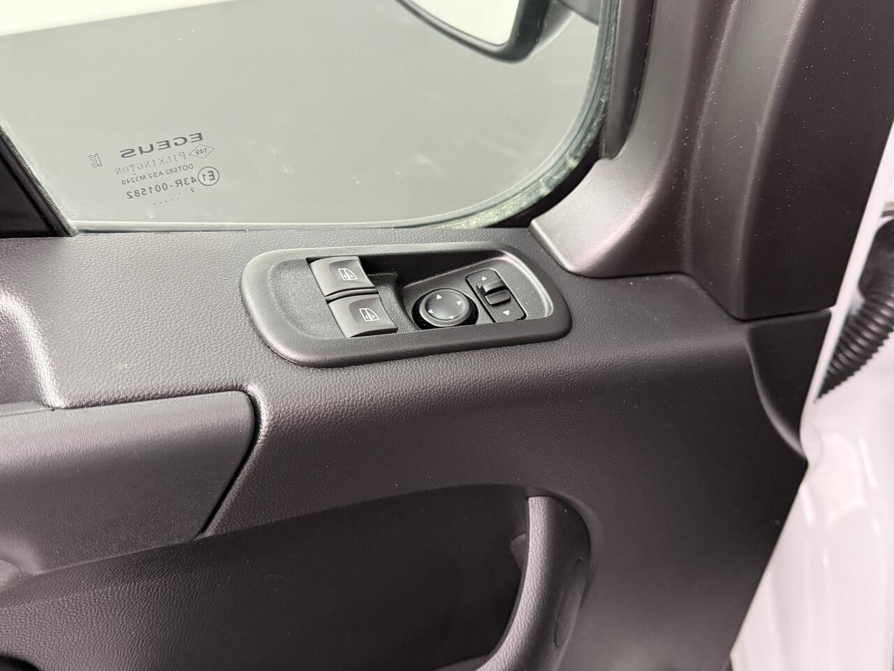 Renault MASTER 2.3DCI 135PK L3H2 Maxi | Airco | Cruise | 3-Persoons | Betimmering