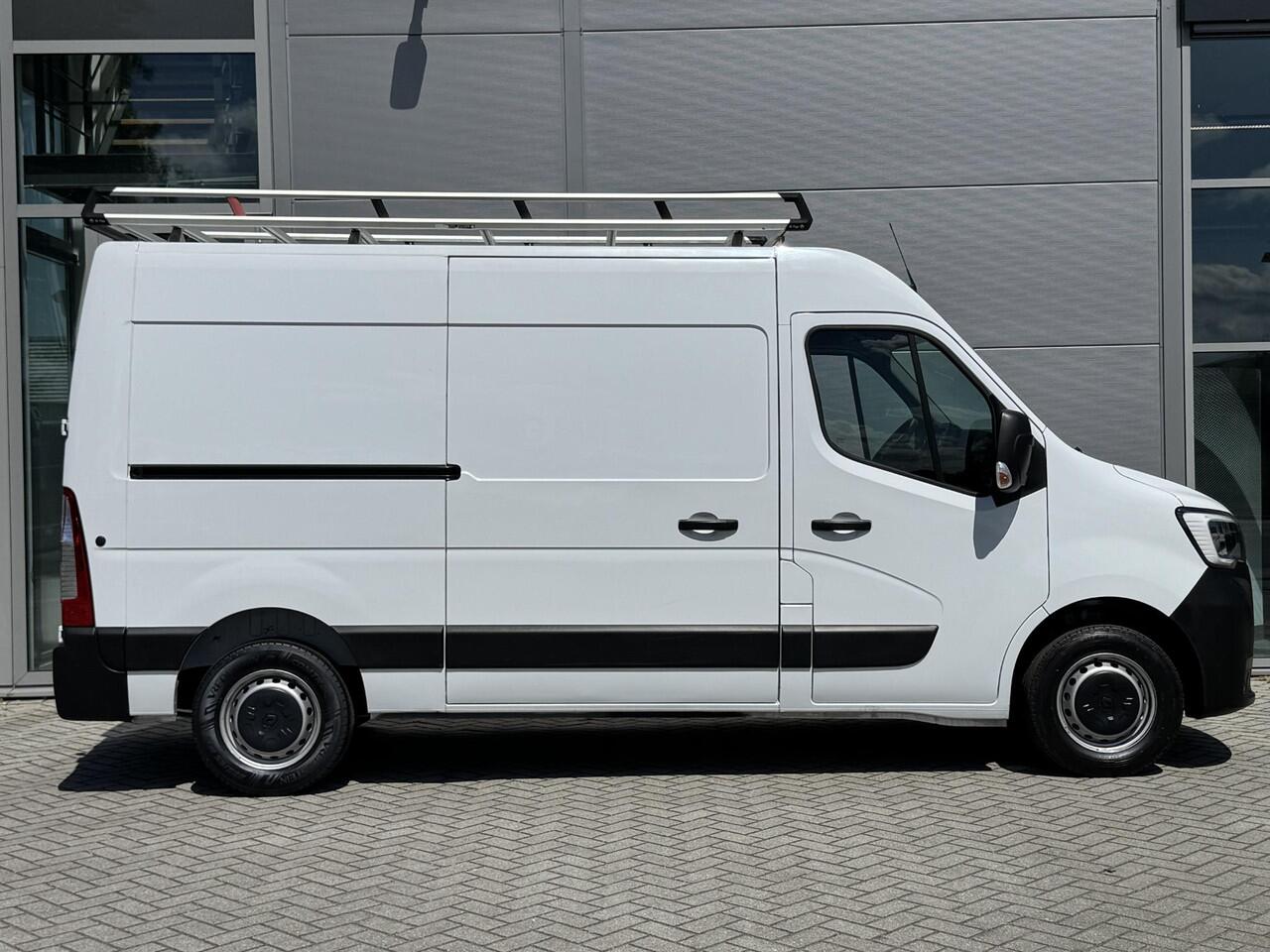 Renault MASTER T35 2.3 dCi 135 L2H2 Comfort | AIRCO | PARKEER SENSOREN | IMPERIAAL | TREKHAAK |