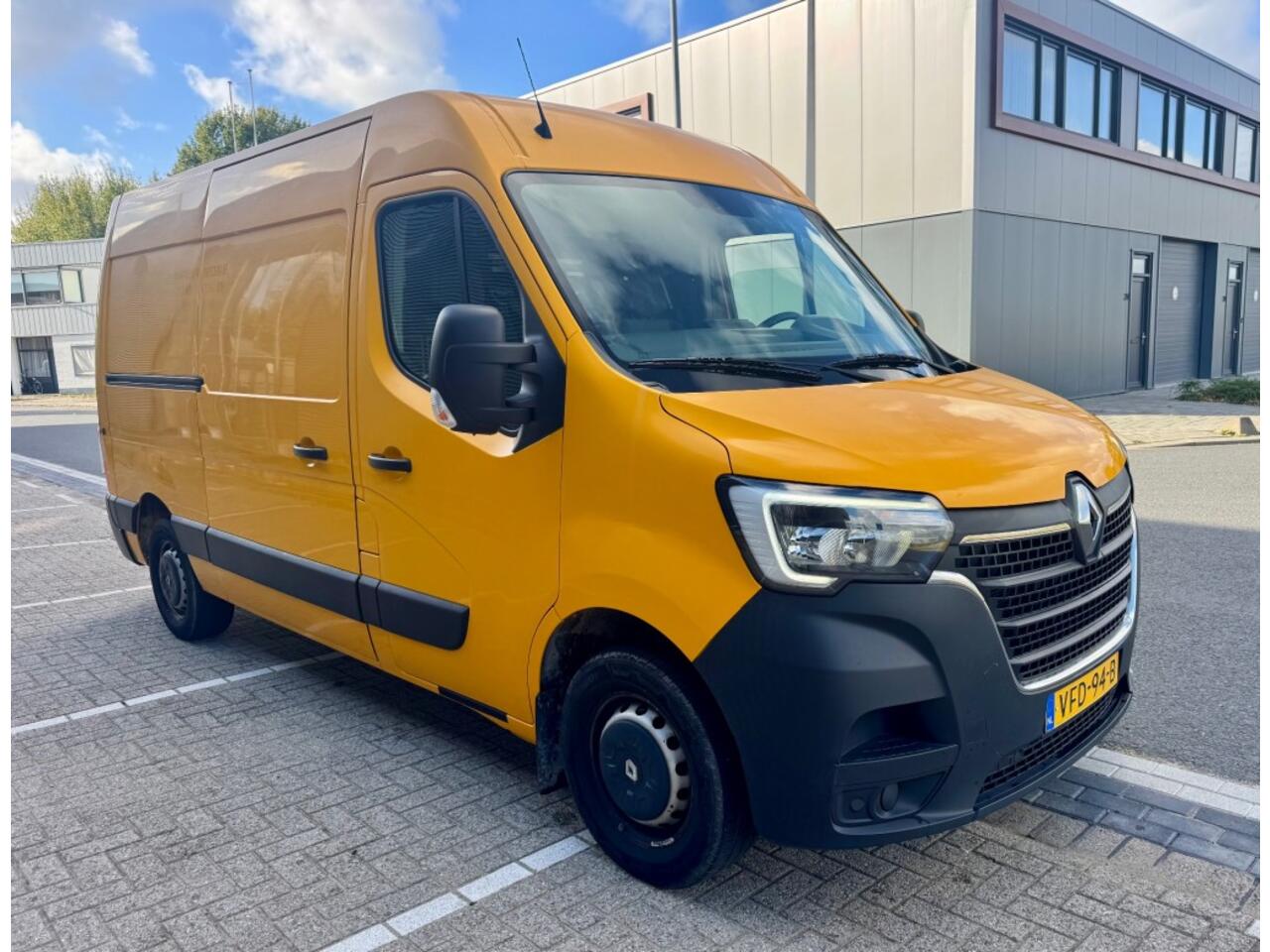 Renault MASTER T35 2.3 dCi 135 L2H2 AIRCO PDC 3PERS. NETTE BUS NAP APK
