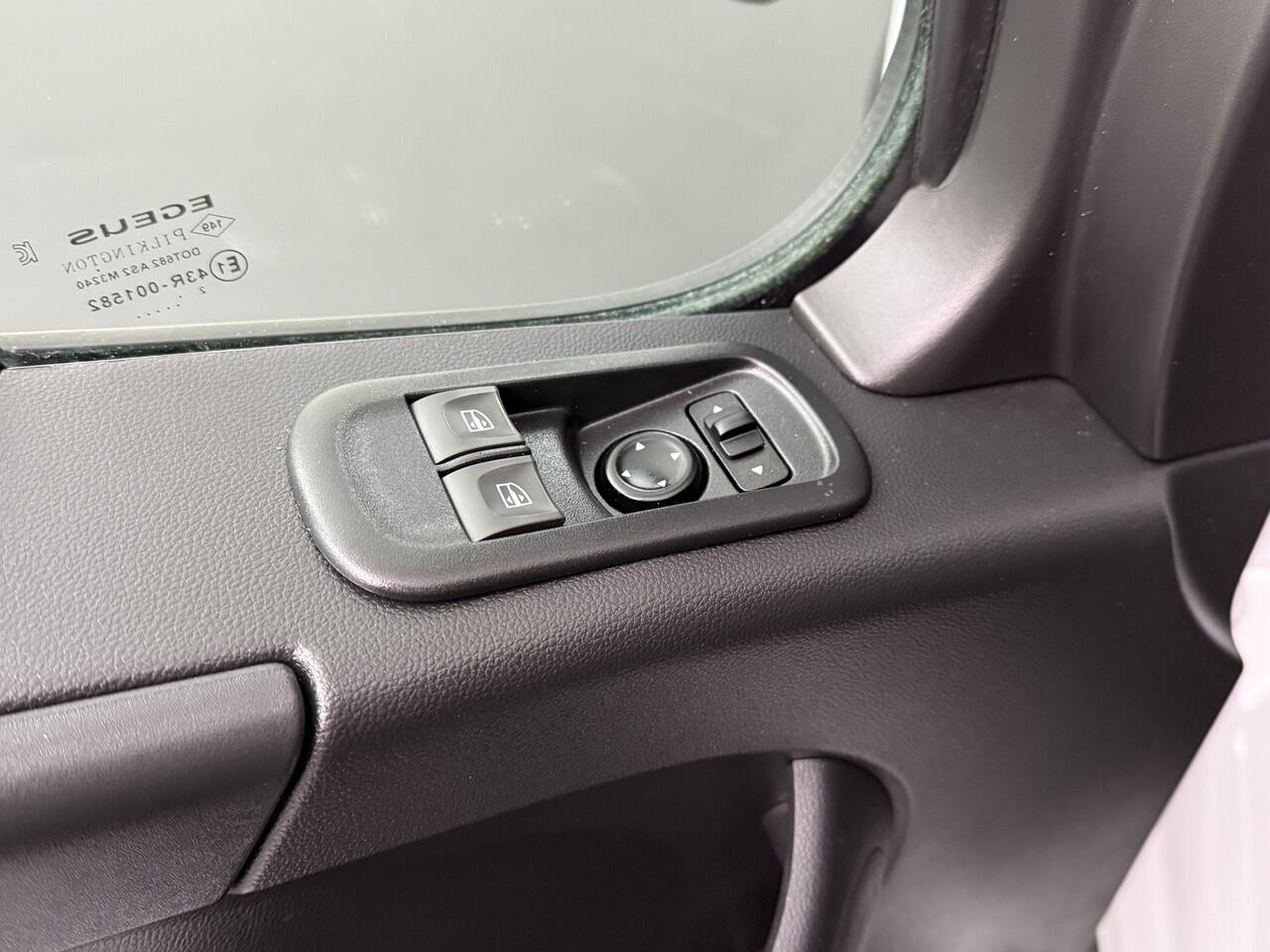 Renault MASTER 2.3DCI 135PK L3H2 | Airco | Cruise | 3-Persoons | Betimmering