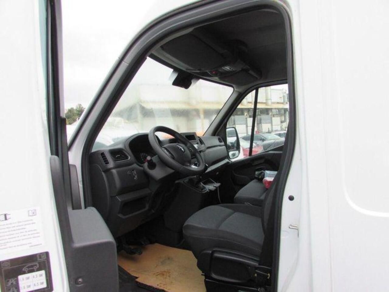Renault MASTER T33 2.3 dCi 135 L2H2 Comfort 135pk | Airco | Cruise Controle | BPM vrij | Compleet ingericht, incl. werkbank!
