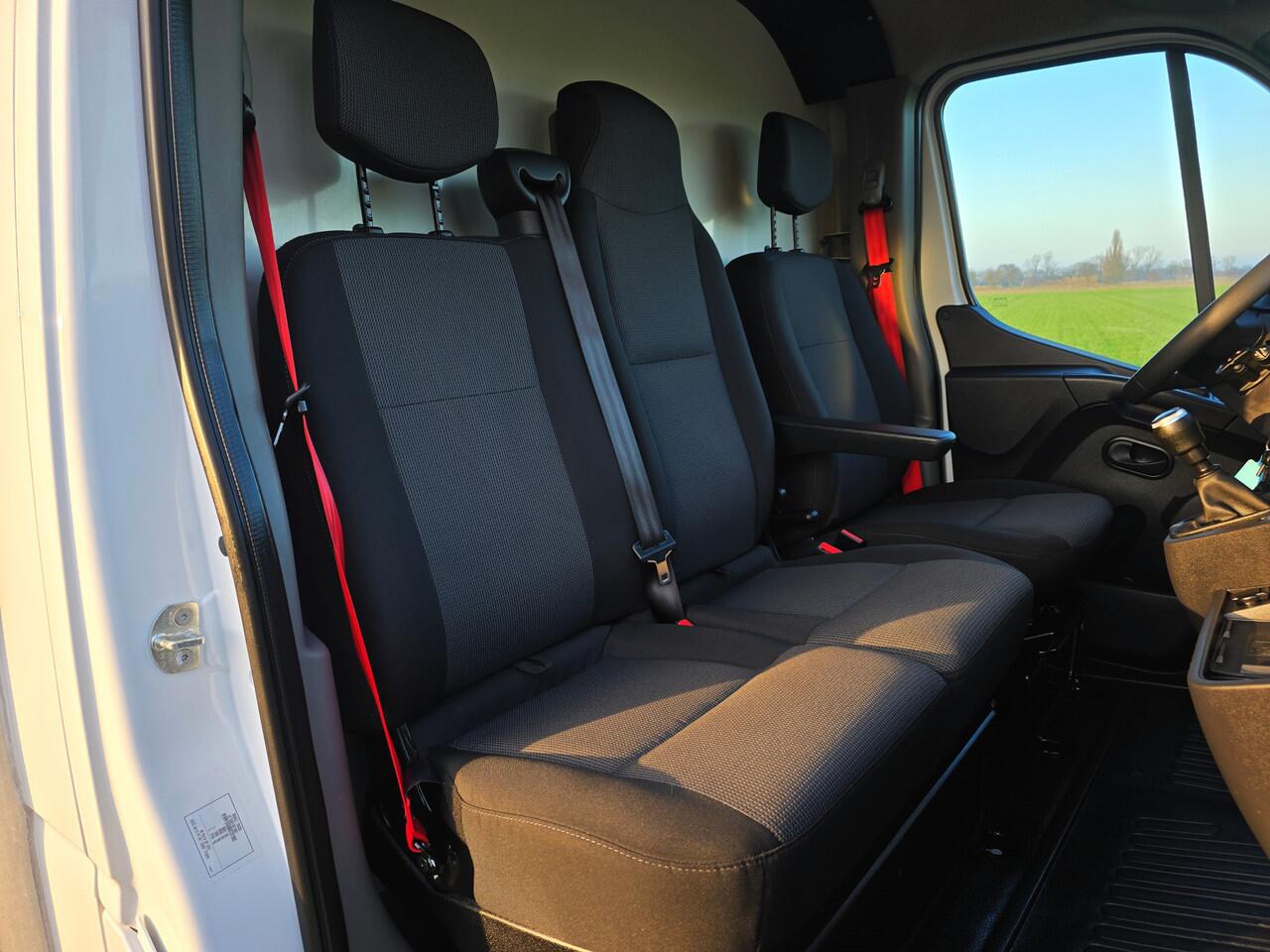 Renault MASTER T35 2.3 dCi LowLiner - 146 Pk - Euro 6 - Navi - Airco - Cruise Control - Bakwagen - Paardenwagen - Verkoopwagen