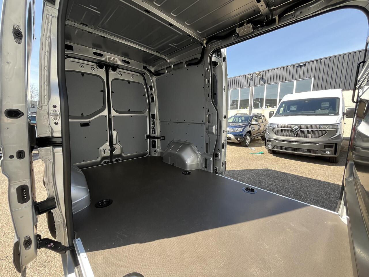Renault MASTER L2H2 T35 2.0 dCi 130 Advance | 2x schuifdeur | Navigatie | Achteruitrijcamera | Bedrijfswageninrchting | All season banden | Van: ¤ 42.215,- nu rijklaar voor: ¤ 37.293,-