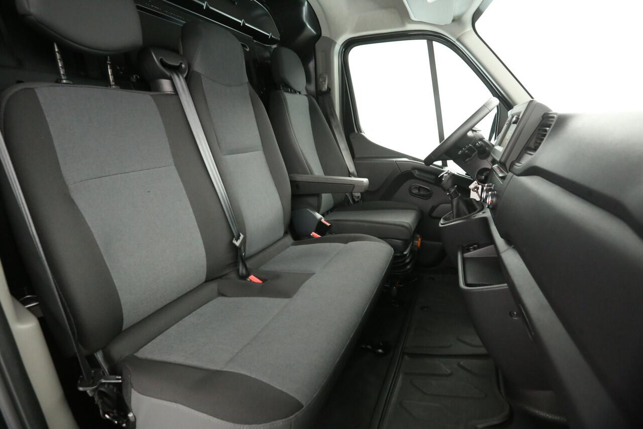 Renault MASTER T35 2.3 dCi 150PK L1H2 | Airco | 3-Zits | Cruise | Carplay | Parkeersens.