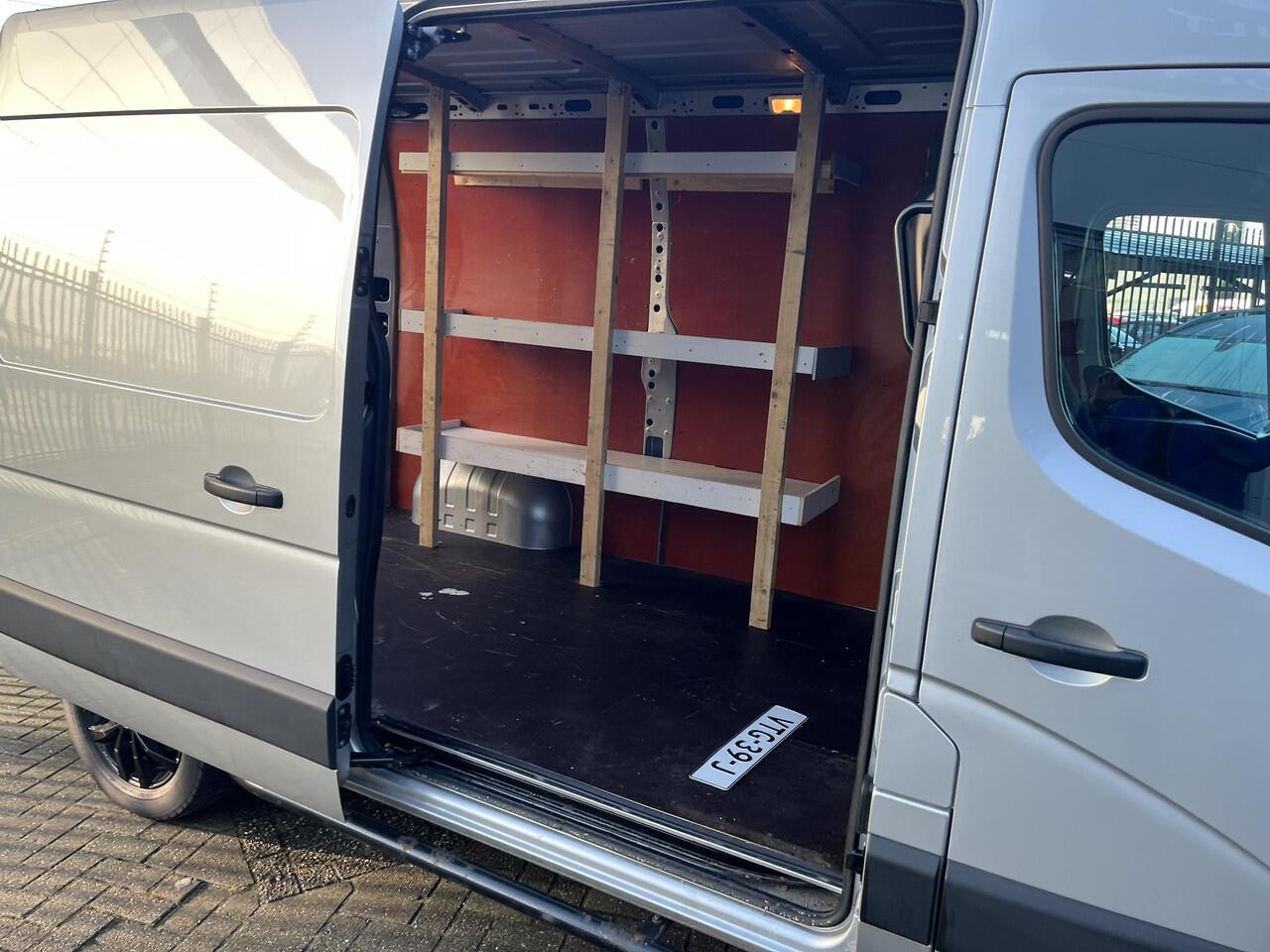 Renault MASTER T35 2.3 dCi 150 L2H2 Energy Work Edition / AIRCO / SIDEBARS / PARKEERSESNOREN / NAVIGATIE / TREKHAAK / BETIMMERING