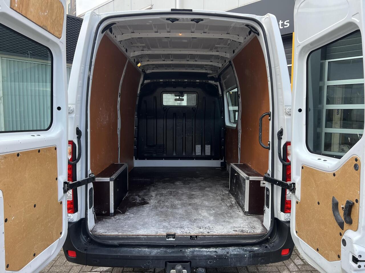 Renault MASTER T33 2.3 dCi 135 L2H2 Comfort | Trekhaak | Navigatie | DAB | Airco | Parkeersensoren | BT-Telefoonfunctie |