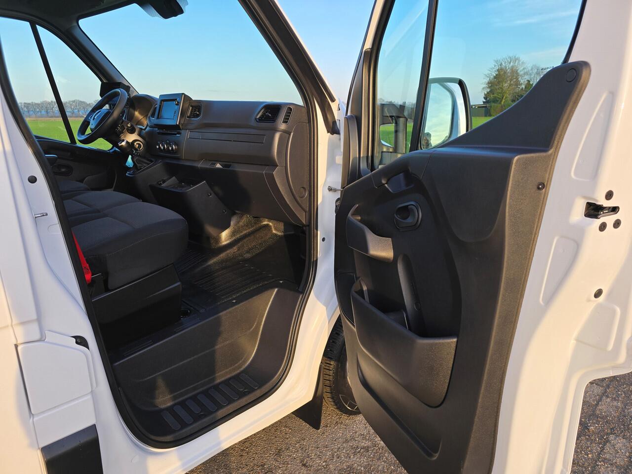 Renault MASTER T35 2.3 dCi LowLiner - 146 Pk - Euro 6 - Navi - Airco - Cruise Control - Bakwagen - Paardenwagen - Verkoopwagen