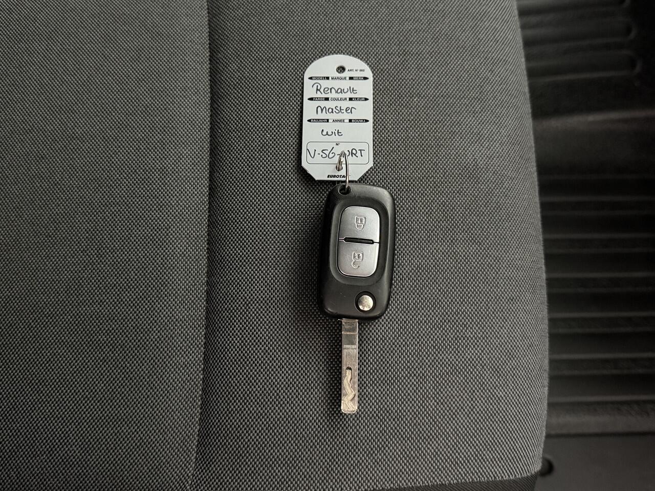 Renault MASTER 2.3DCI 135PK L2H2 | Airco | Cruise | 3-Persoons | Betimmering