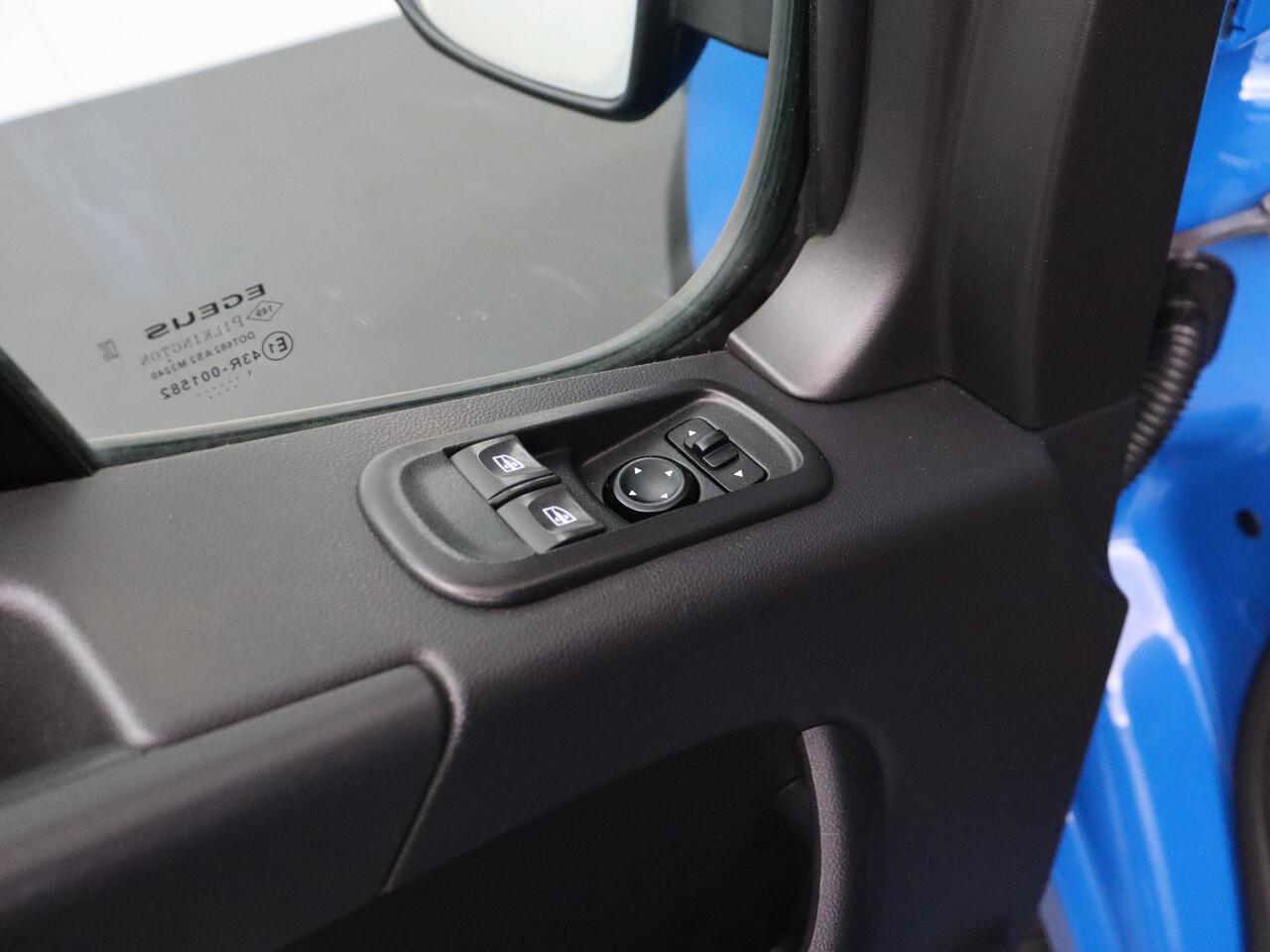 Renault MASTER 2.3DCI 136PK L3H2 | Kastinrichting | Imperiaal | Navigatie | Camera | 3-Persoons | Airco | Cruise