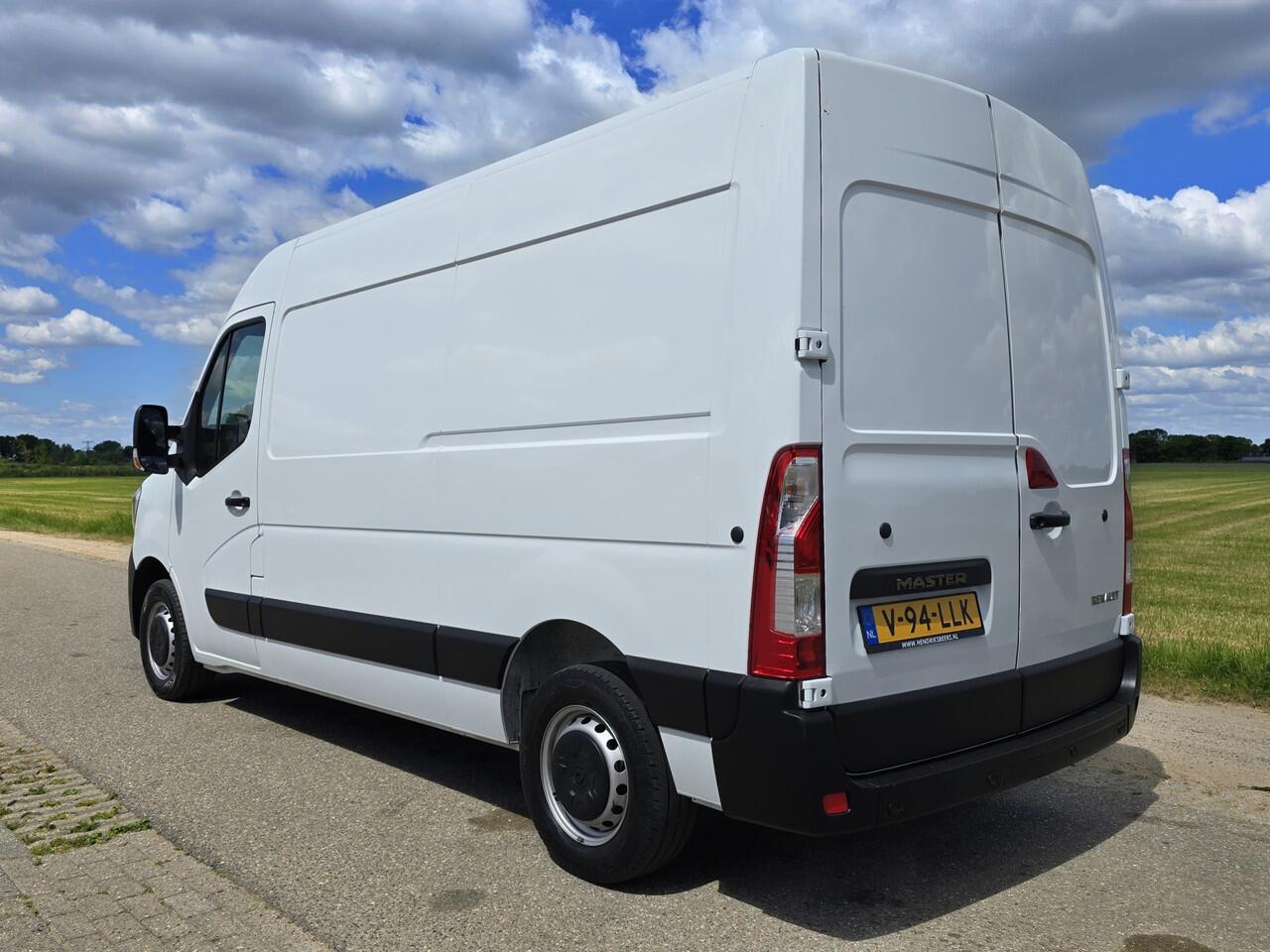 Renault MASTER T33 2.3 dCi 135 L2 H2 Comfort - 135 Pk - Euro 6 - Navi - Airco - Cruise Control