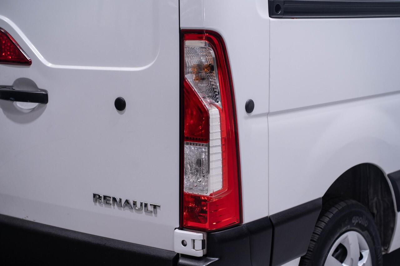 Renault MASTER 2.3 dCi 135 pk L2H2 Airco, Trekhaak Cruise Control, Laadruimte Pakket, PDC achter, 3-Zits