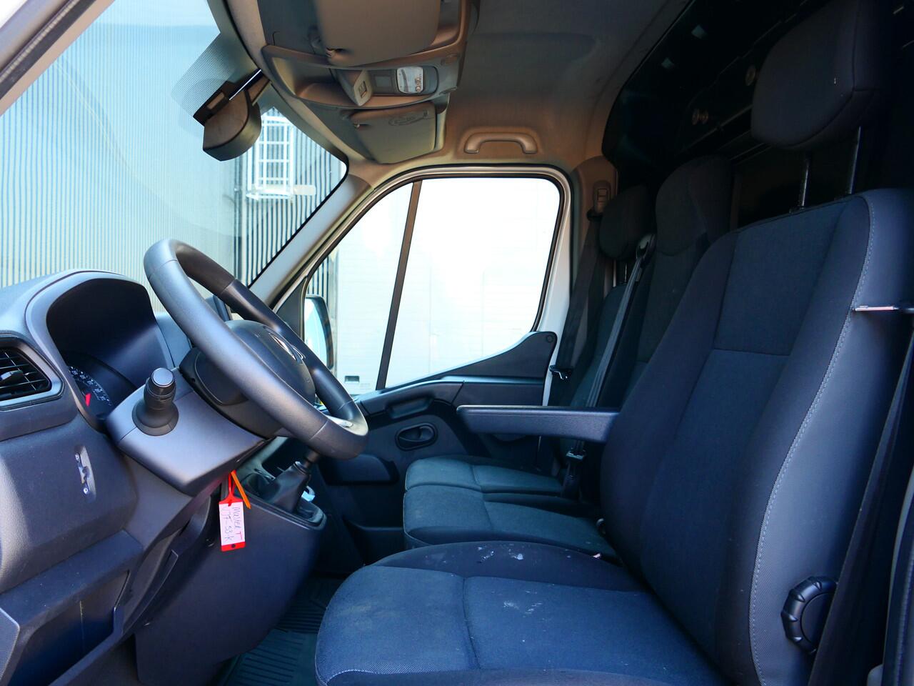 Renault MASTER T35 2.3 dCi 150 L3H2 Energy *Incl. Imperiaal + ladder!* - Trekhaak, cruise, navi, dode hoek