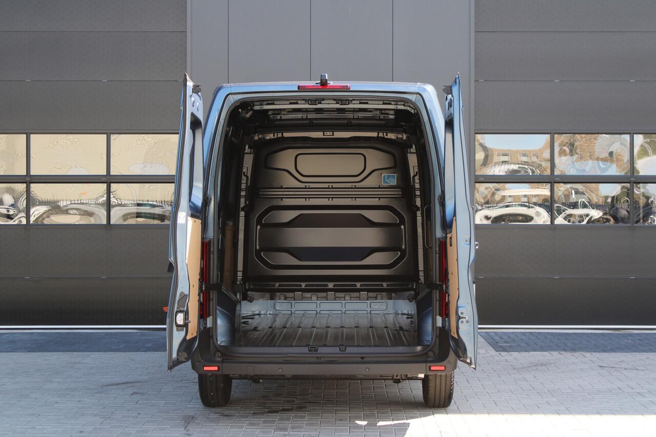 Renault MASTER T35 2.0 dCi 170pk L2H2 Extra - 2x Schuifdeur - Navigatie - Blind Spot - Camera - Stoelverwarming - Verwarmde voorruit - Rijklaar