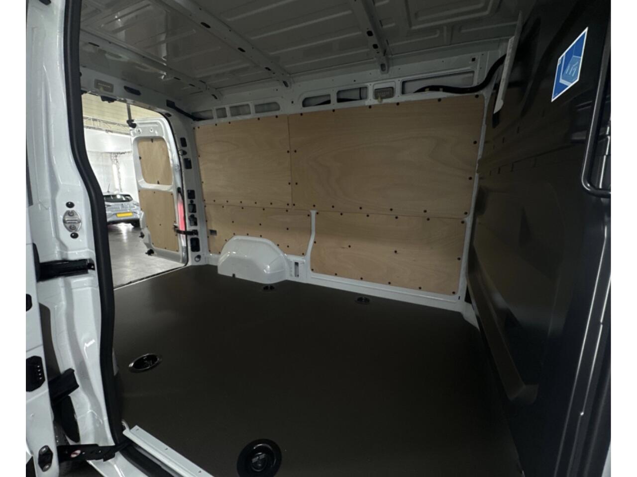 Renault MASTER T35 2.0 dCi 130 L2H2 Advance Camera / Carplay / laadruimte pakket / All season