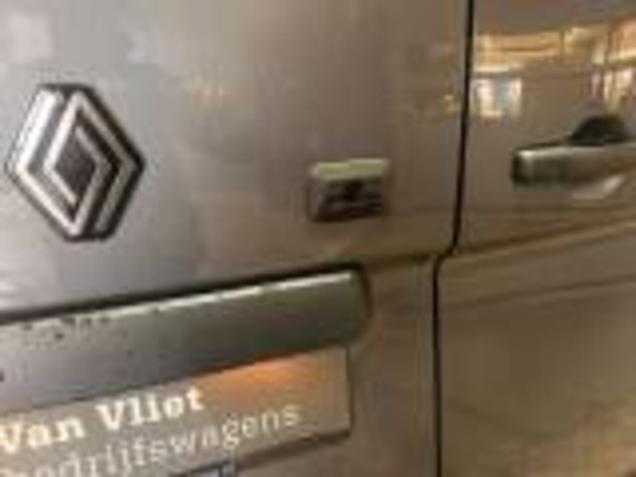 Renault MASTER T35 2.0 dCi 170 L2H2 Extra VVB EDITION Dubbele schuifdeur ASHPALT GREY VVB332 BPM vrij! Benut nu nog uw voordeel!
