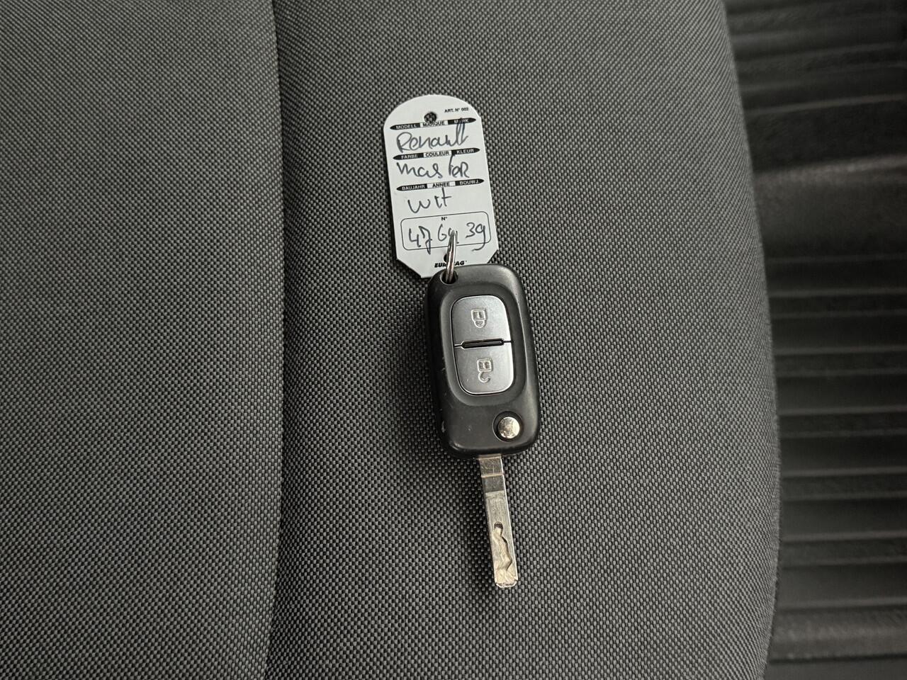 Renault MASTER 2.3DCI 135PK L2H2 | Airco | Cruise | 3-Persoons | Betimmering