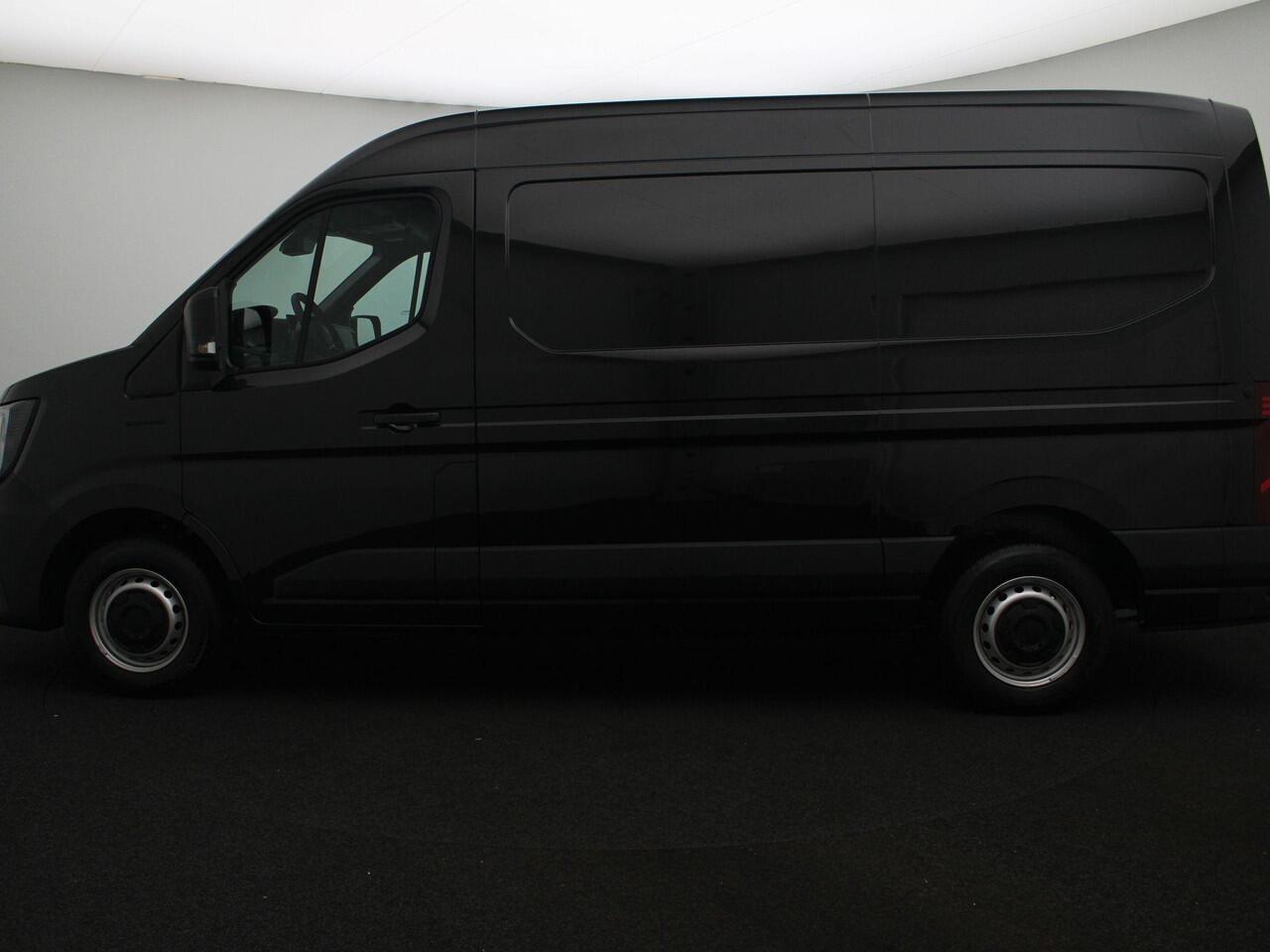 Renault MASTER E-Tech T35 L2H2 Advance long range 87 kWh | Black Edition | Climate Control | Cruise Control | Navigatie | Parkeersensoren v+a & Achteruitrijcamera | Trekhaak |
