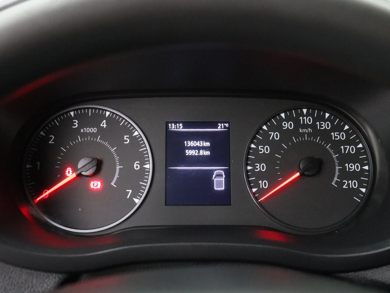 Renault MASTER 2.3DCI 136PK L3H2 | Kastinrichting | Imperiaal | Navigatie | Camera | 3-Persoons | Airco | Cruise