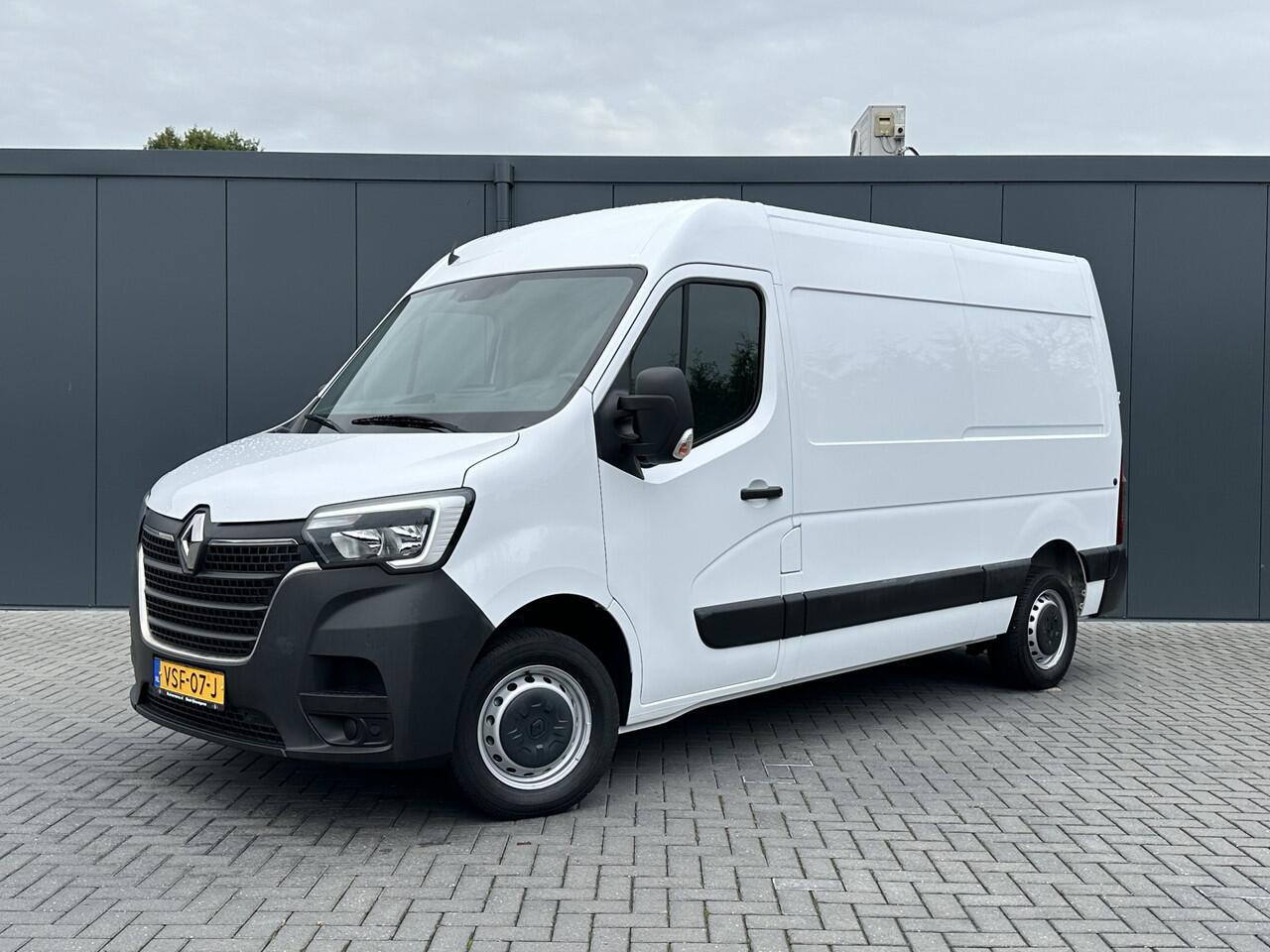 Renault MASTER T35 2.3 dCi 135 PK / L2H2 / 1e EIG. / 40.759 KM / TREKHAAK / AIRCO / NAVIGATIE / LED DAGRIJVERL.