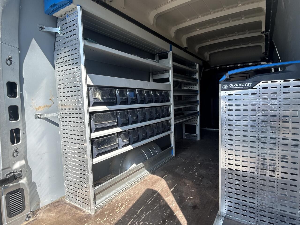 Renault MASTER T35 2.3 dCi 145 PK / L4H3 / MAXI WB 433 / DUBBEL LUCHT / INRICHTING / 3-ZITS / TREKHAAK / CAMERA / 3000 KG AHG /