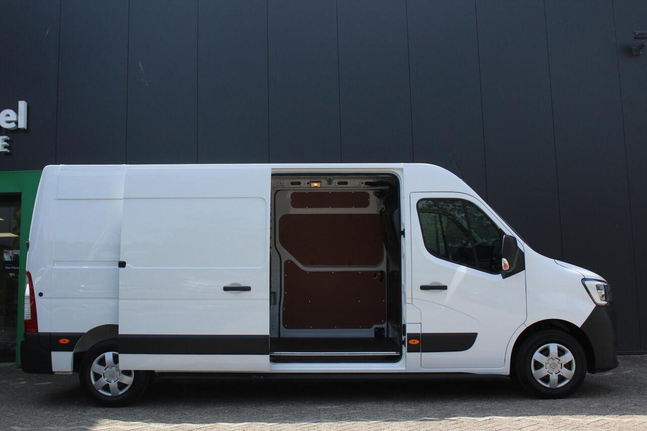 Renault MASTER T35 2.3 dCi 180Pk L3H2 Energy Work Edition | Navigatie | Parkeersensoren & Camera | Side Bars | Betimmering | Airco | Cruise Control | Schuifdeur Links & Rechts | Black Edition | Trekhaak |