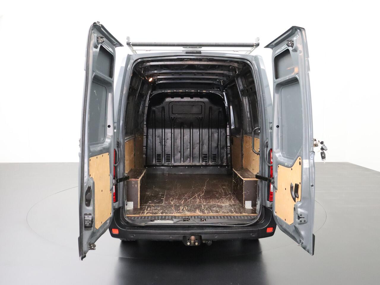 Renault MASTER 2.3DCI 136PK L2H2 | Imperiaal | Trekhaak | Navigatie | Camera | GateLocks | 3-Persoons