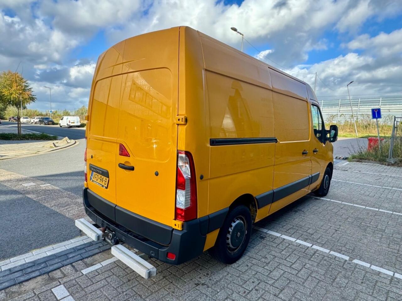 Renault MASTER T35 2.3 dCi 135 L2H2 AIRCO PDC 3PERS. NETTE BUS NAP APK