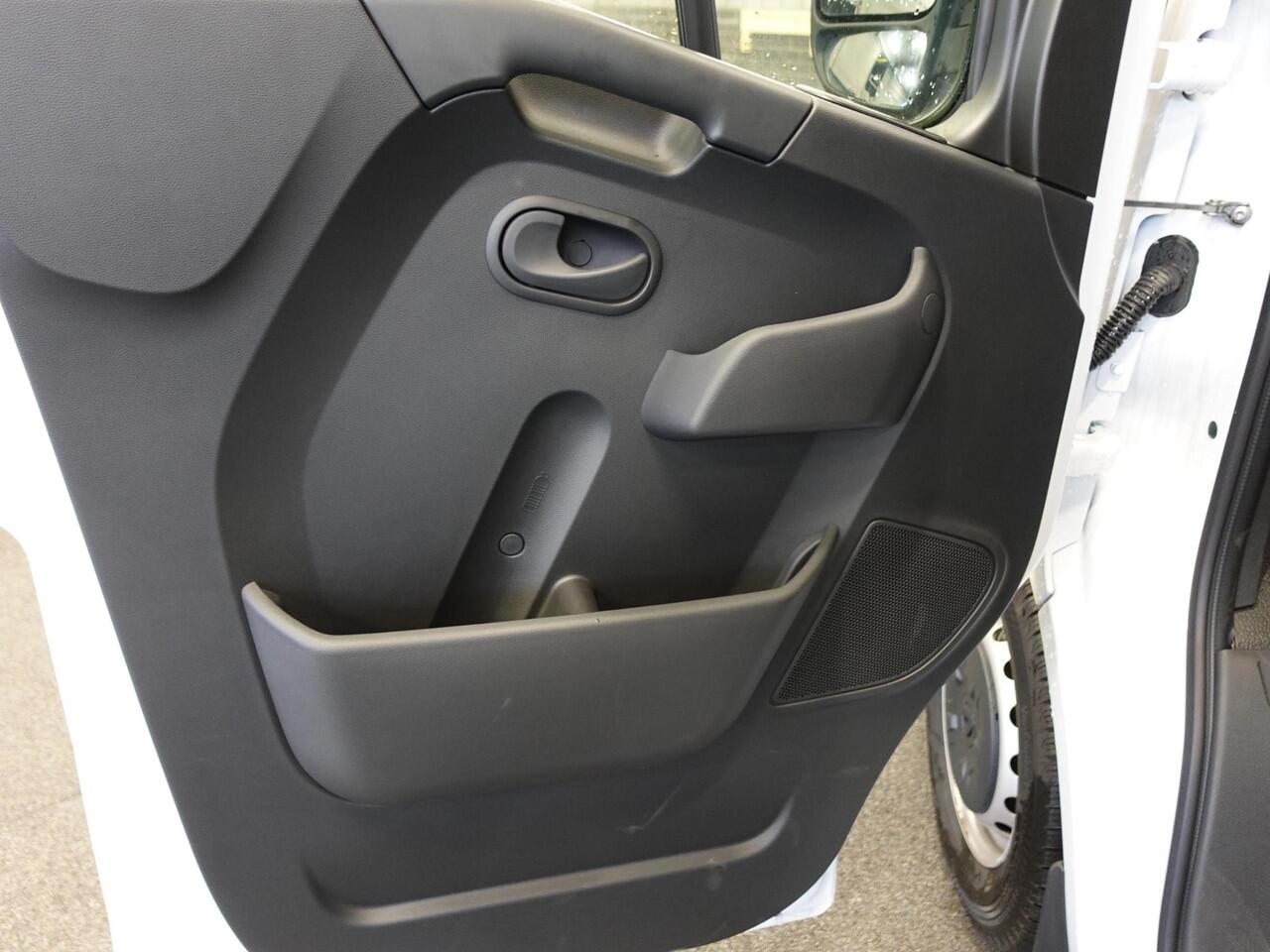 Renault MASTER T33 2.3 dCi 135PK L2H2 BPM VRIJ! Airco Cruise control Parkeersensoren Navigatie Trekhaak