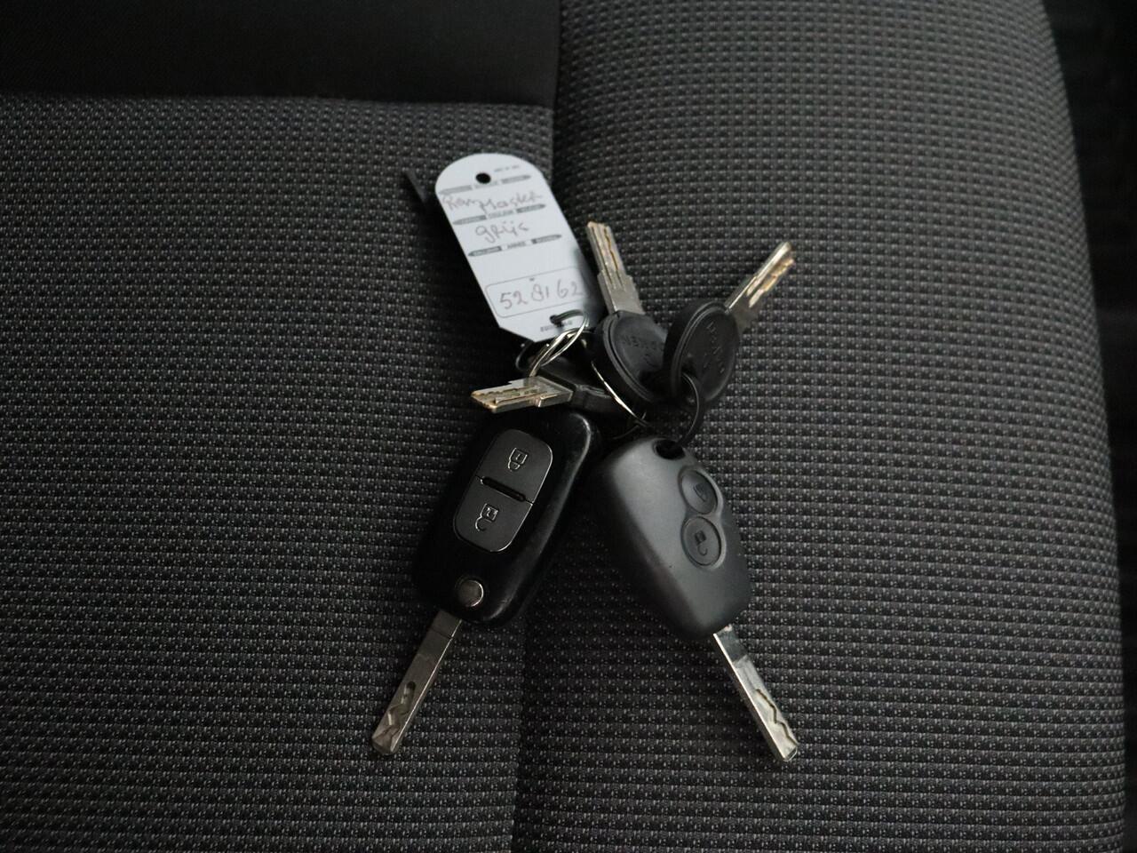 Renault MASTER 2.3DCI 136PK L2H2 | Imperiaal | Trekhaak | Navigatie | Camera | GateLocks | 3-Persoons